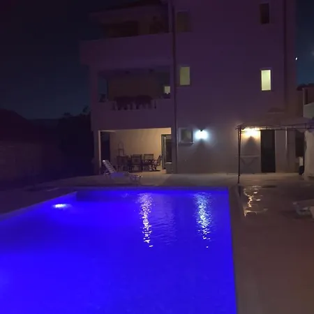 Apartment Blaue See Mit Pool Imotski